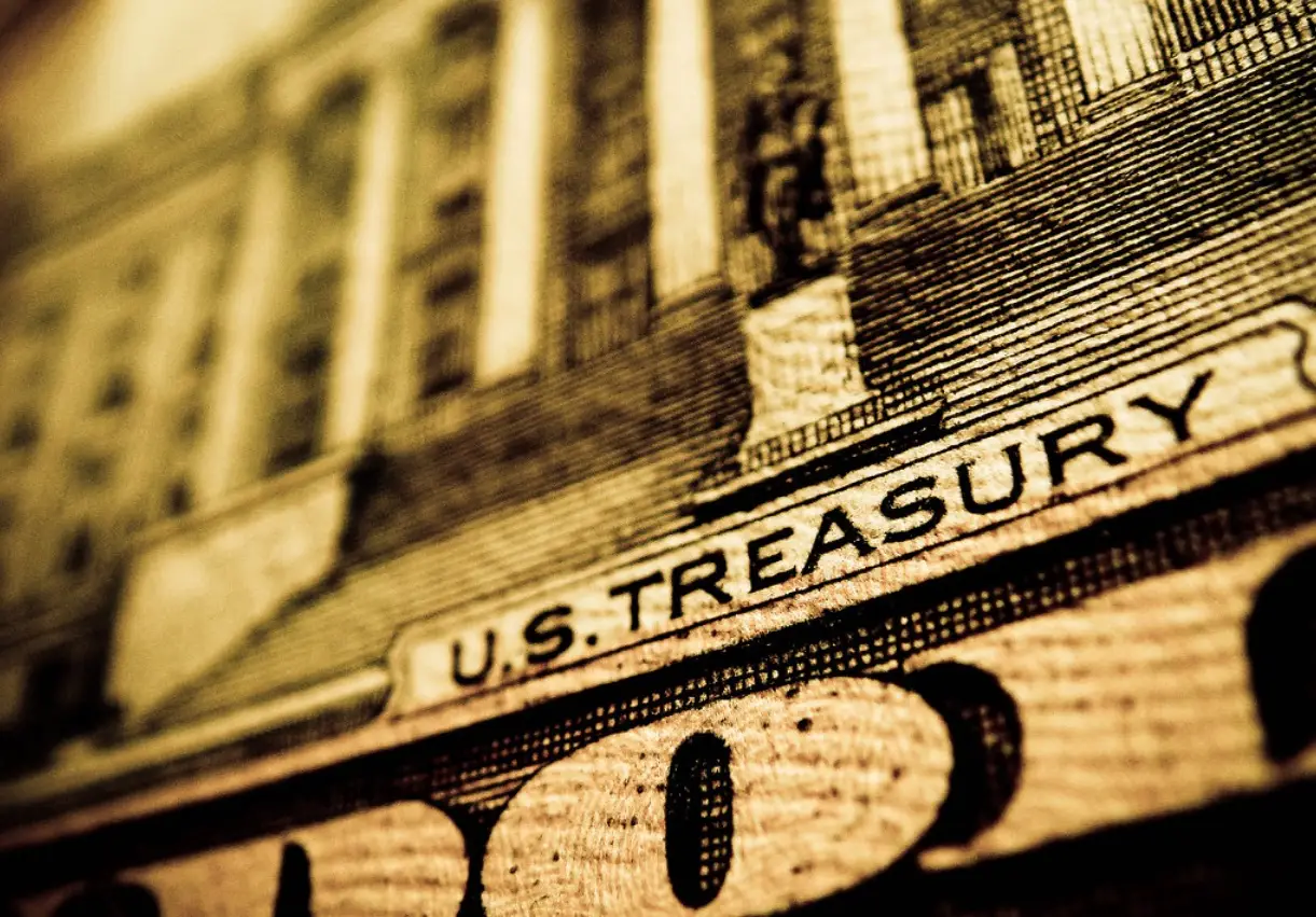 Крупнейшие кредиторы США активно сбрасывают американские облигации Крупнейшие кредиторы США активно сбрасывают американские облигации