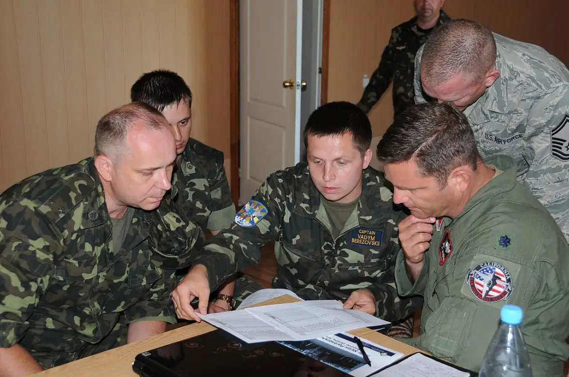 Советники США, Британии и Франции готовят на Украине удары по территории России – немецкий генерал