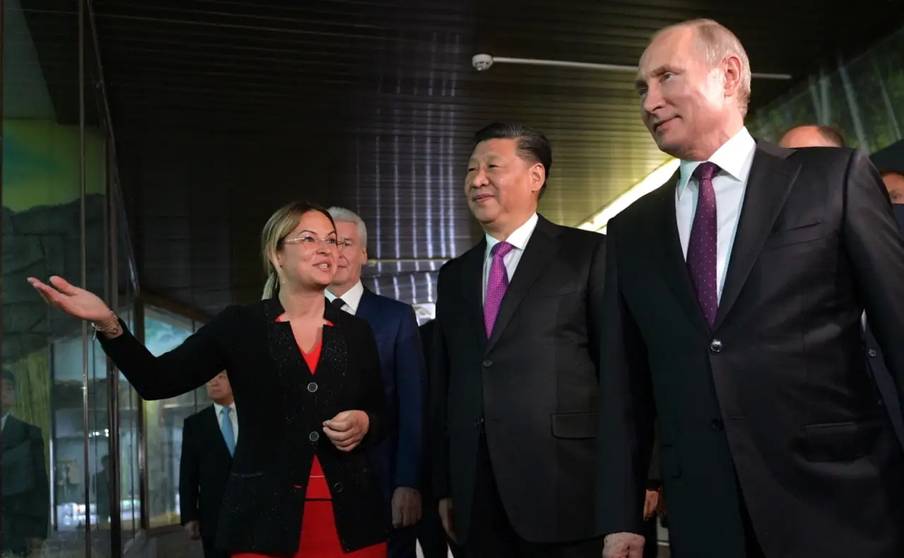 Курс США на демонизацию Китая Россия должна использовать в своих интересах