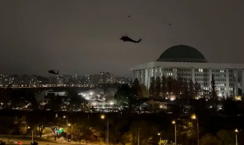 В Сеул введены войска, на здание Парламента высадился спецназ