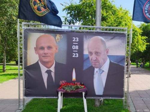 Памятник Пригожину и Уткину открыли в столице ЦАР (ФОТО)