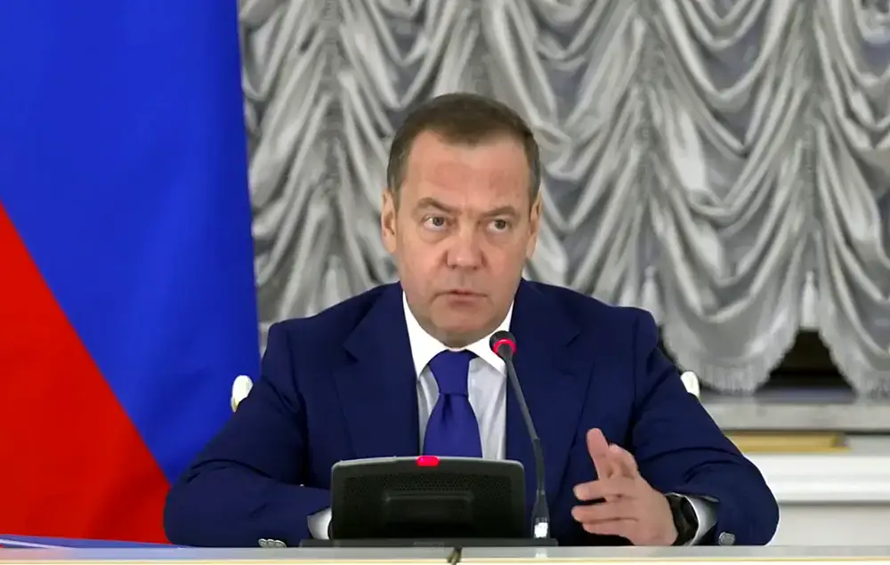 Медведев: президенты Южной Кореи, Франции, Грузии и Украины должны уйти Медведев: президенты Южной Кореи, Франции, Грузии и Украины должны уйти