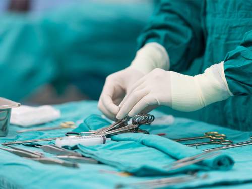 СКР: военный медик вживлял бойцам РФ осколки боеприпасов СКР: военный медик вживлял бойцам РФ осколки боеприпасов