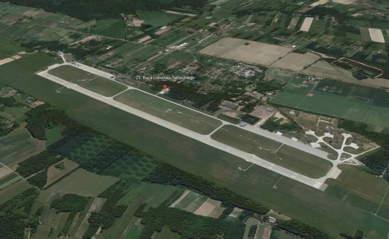 Украина спрятала американские F-16 на польском аэродроме под Варшавой Украина спрятала американские F-16 на польском аэродроме под Варшавой