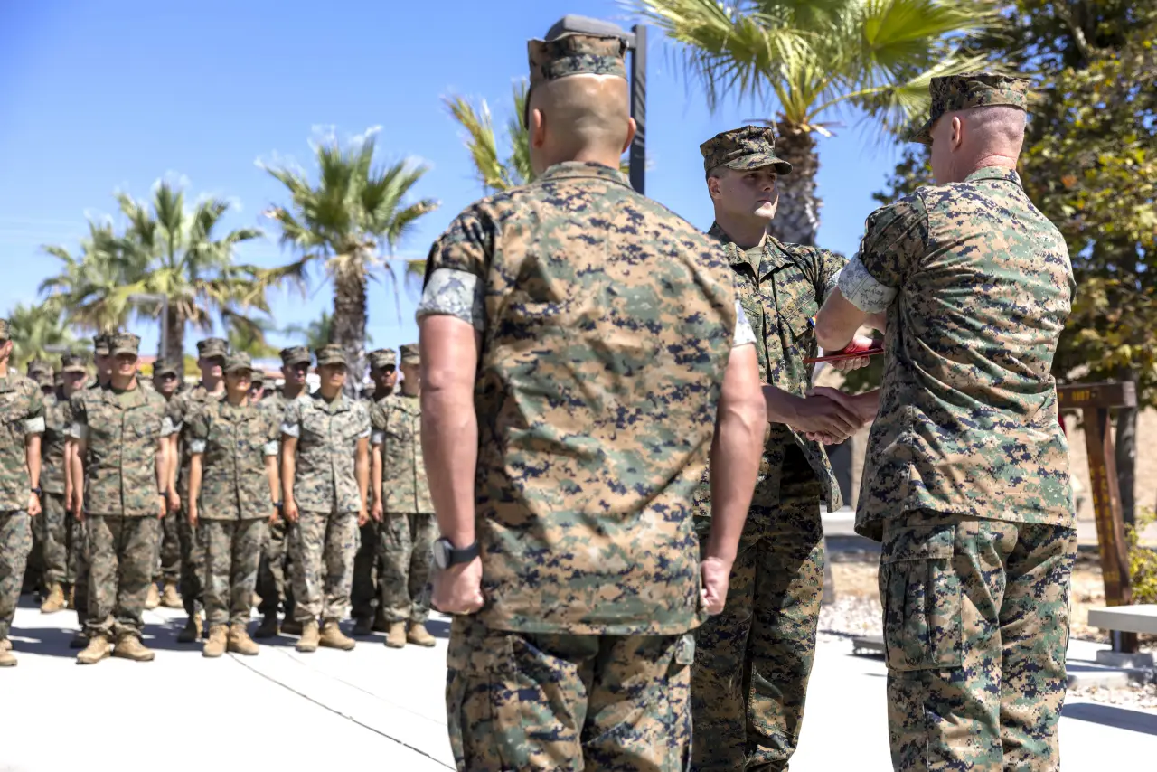 Морпехов США выводят с японской Окинавы Морпехов США выводят с японской Окинавы