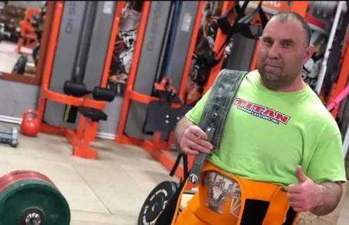 Чемпион мира по пауэрлифтингу, пытаясь поднять 260 кг, умер на турнире в Ростове (ФОТО)