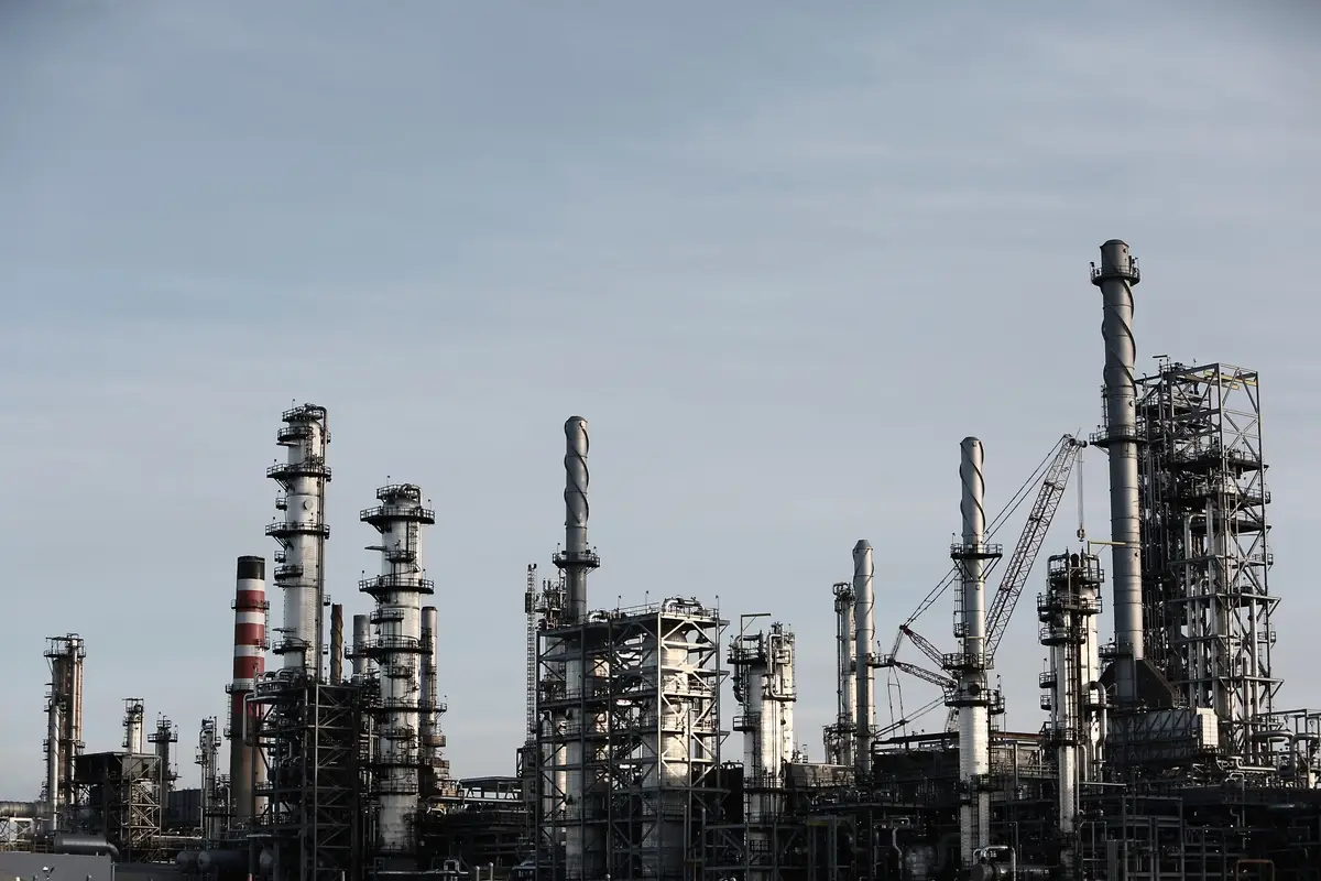 Крупнейший НПЗ Сирии останавливает работу из-за прекращения поставок нефти Ираном Крупнейший НПЗ Сирии останавливает работу из-за прекращения поставок нефти Ираном