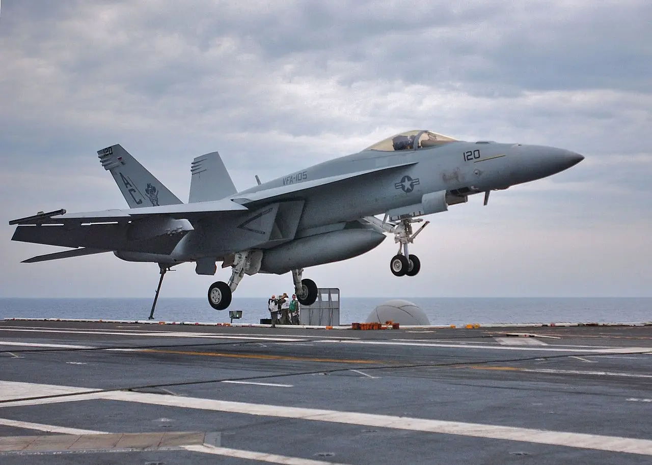 Ракетный крейсер США «дружественным огнем» уничтожил истребитель F/A-18 Super Hornet Ракетный крейсер США «дружественным огнем» уничтожил истребитель F/A-18 Super Hornet
