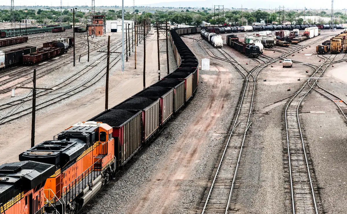 Экономические проблемы России замедлили железнодорожную торговлю с Китаем - Bloomberg