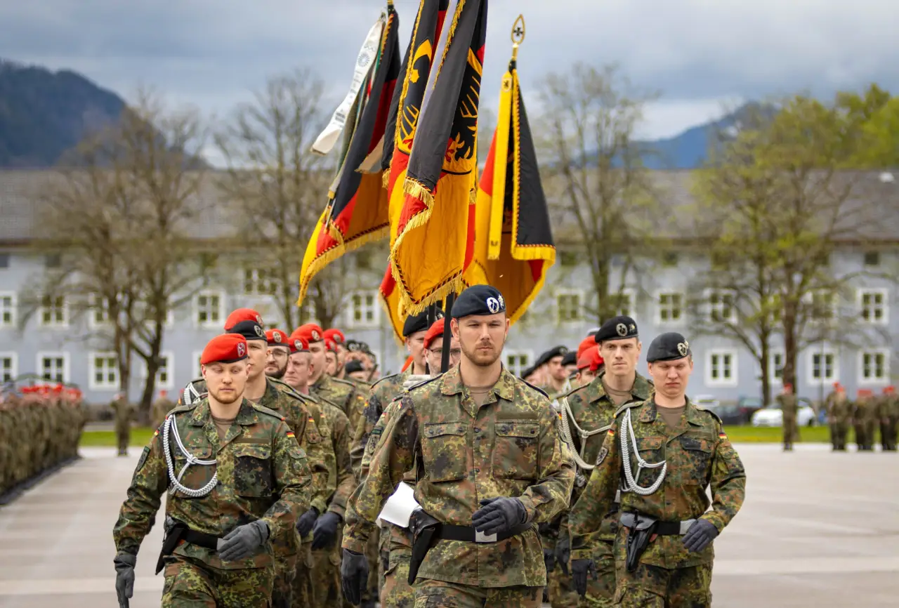 Эти воевать уже готовы: Дональда Трампа призвали поддержать правых в Европе