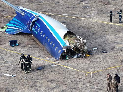 На фюзеляже самолета Баку  Грозный нашли признаки подрыва ЗРК (ВИДЕО)