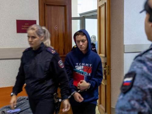 Певца Шарлота осудили на 5,5 лет по делу о реабилитации нацизма