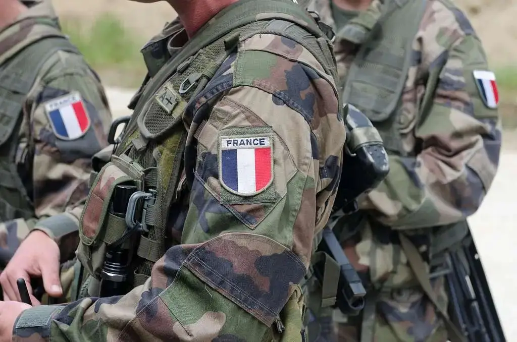 Убежденный союзник Парижа в Африке, убирает французские войска со своей территории Убежденный союзник Парижа в Африке, убирает французские войска со своей территории