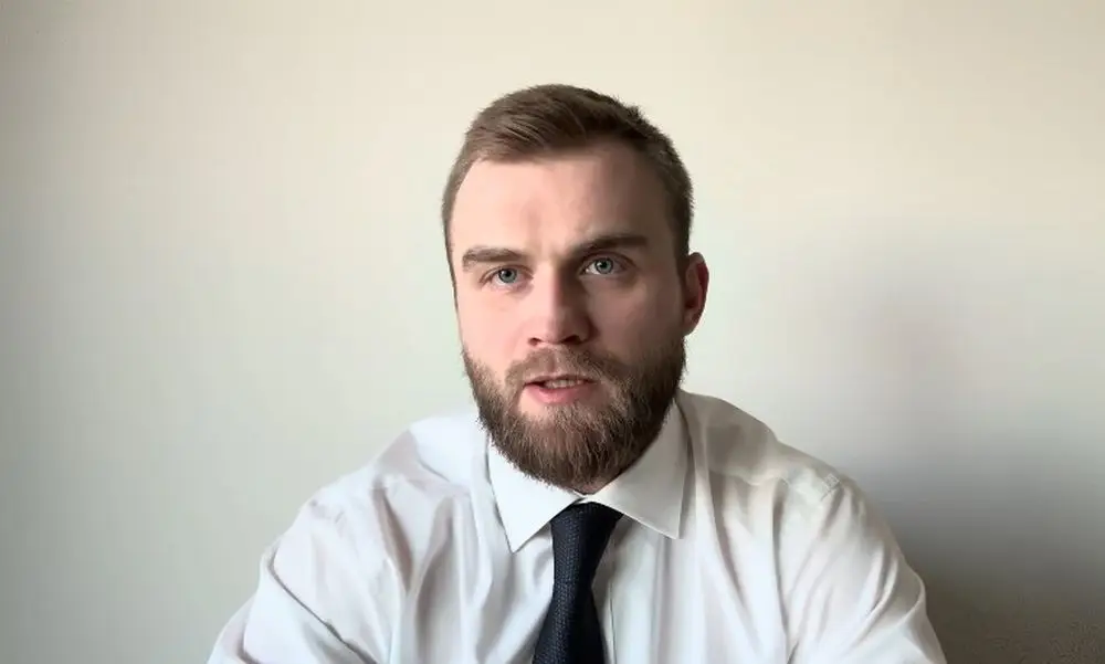 Однопартиец обвинил Зеленского в терроре и страданиях половины мира