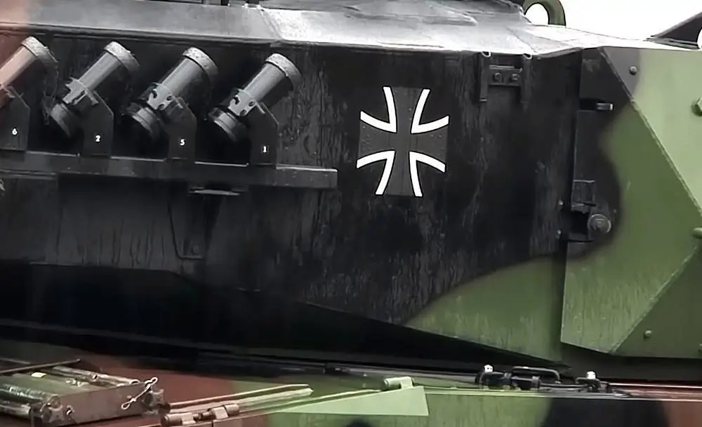 В зоне СВО зафиксирован первый случай детонации боекомплекта танка Leopard 2А4 после поражения FPV-дроном