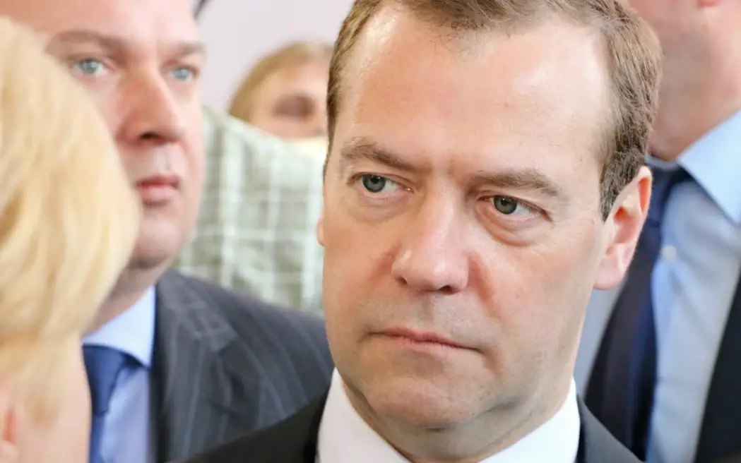 Медведев: месть России Зеленскому не должна закончиться его отстранением от должности