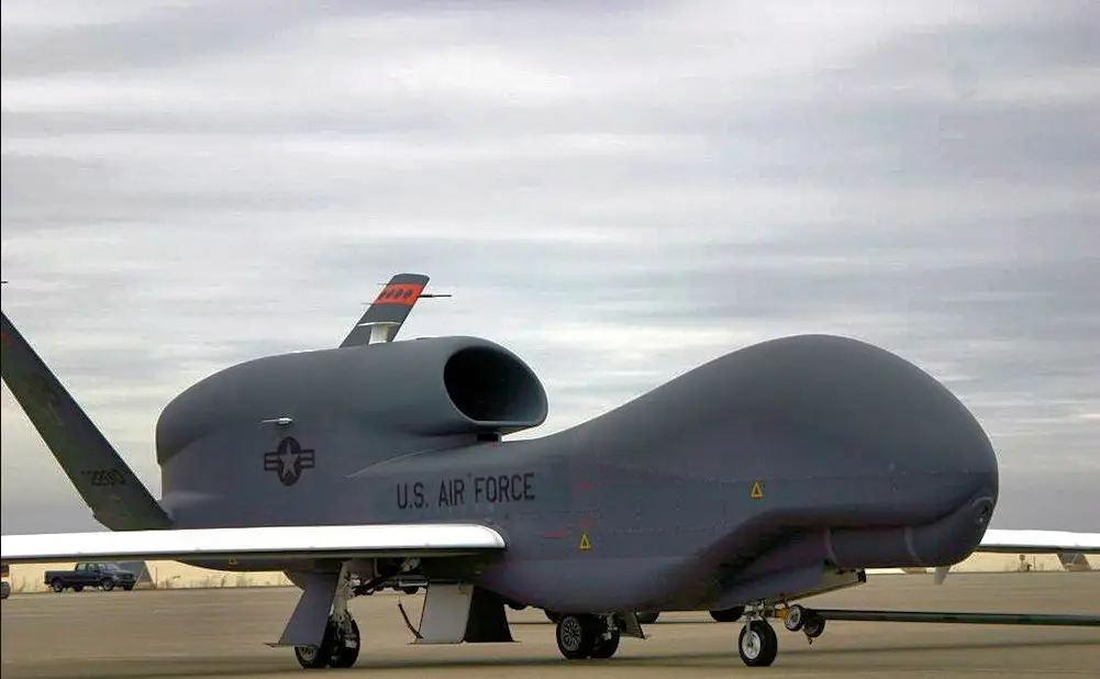 Беспилотник ВВС США RQ-4B второй день тщательно мониторит обстановку у границ Ленинградской области