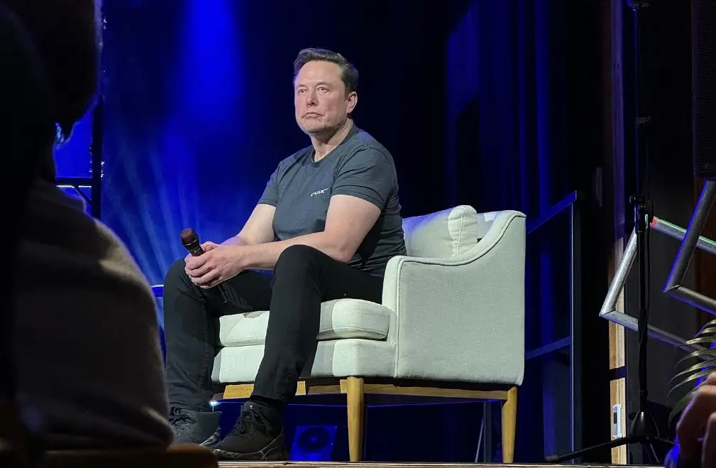 «Безумный Маск»: биограф бизнесмена заявляет об умственных отклонениях основателя SpaseX