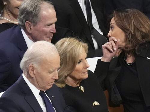 Байден заснул на похоронах экс-президента США Картера, попав на видео (ВИДЕО)