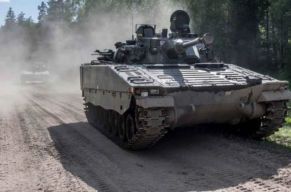 Российские десантники показали уничтожение шведской БМП CV9040 в Курской области