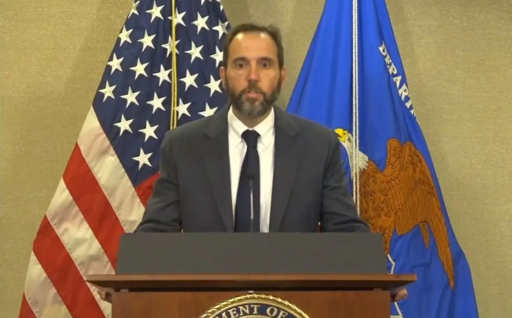 Прокурор, возглавлявший обвинение против Трампа, спешно уволился из Минюста США