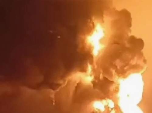 Пожар на предприятии Энгельса после атаки БПЛА ВСУ попал на видео (ВИДЕО)