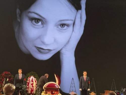 «В конце она уже не ходила»: СМИ выяснили подробности болезни, которая за год убила Евгению Добровольскую (ФОТО, ВИДЕО)