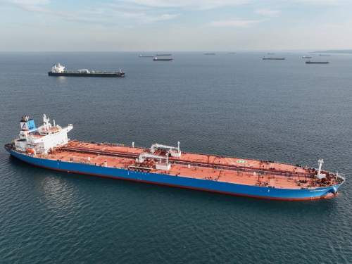 Reuters: более 60 нефтяных танкеров остановились в портах из-за санкций США