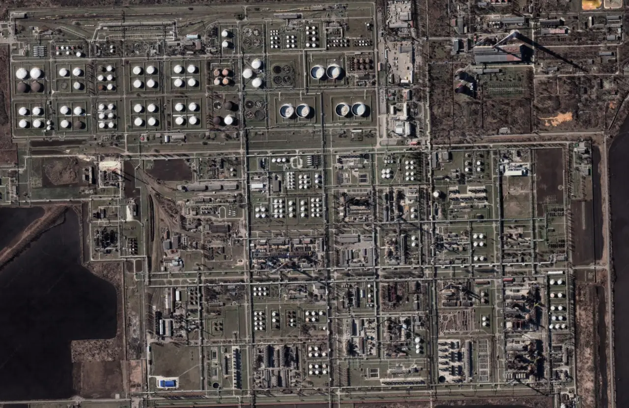 «Били весьма удачно»: в ходе массированного ракетного удара по Украине поражены НПЗ и газовое хранилище