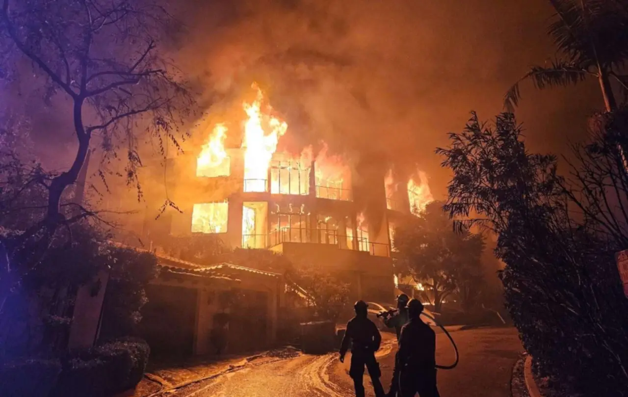 Украинские мошенники выманили у граждан США $40 миллионов под предлогом помощи пострадавшим от пожаров в Лос-Анджелесе Украинские мошенники выманили у граждан США $40 миллионов под предлогом помощи пострадавшим от пожаров в Лос-Анджелесе