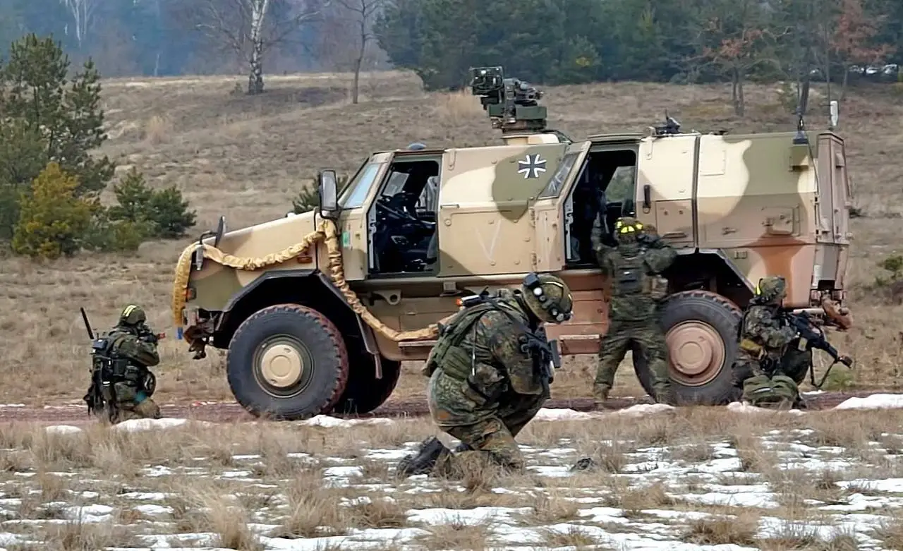 Глава Союза резервистов и действующих солдат ФРГ: в стране может появиться «армия-призрак» Глава Союза резервистов и действующих солдат ФРГ: в стране может появиться «армия-призрак»