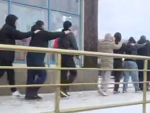 В столичном ТЦ «Принц Плаза» задержали свыше 400 мигрантов: иностранцев депортируют (ВИДЕО)