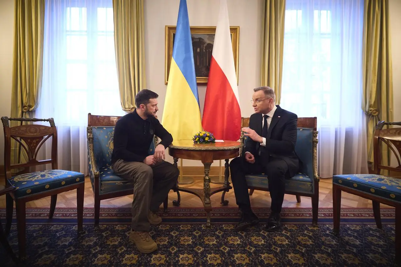 «Следи за собой, будь осторожен»: Зеленского предостерегли от попыток вмешательства в президентские выборы в Польше