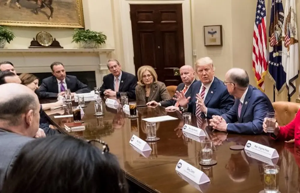 Пекин притворяется: Китай перехитрит США в тарифной войне Трампа – FT