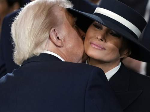 Мелания Трамп в шляпке на инаугурации стала мемом в Сети (ФОТО, ВИДЕО)