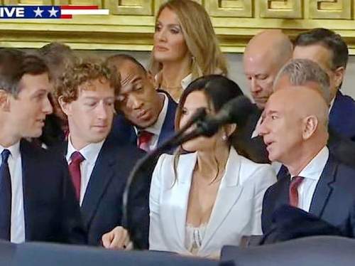 Цукерберг засмотрелся на декольте невесты Безоса на инаугурации Трампа, попав на видео (ВИДЕО)