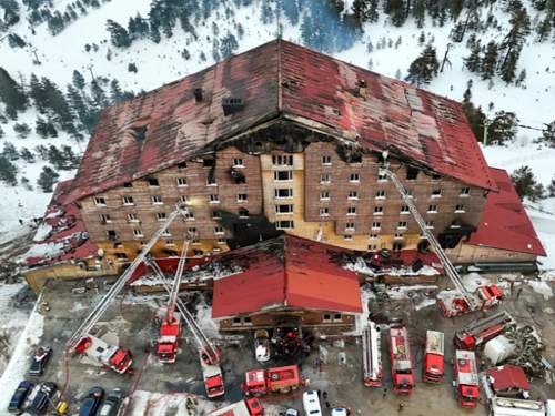 В Турции при пожаре в отеле погиб известный телеведущий с семьей