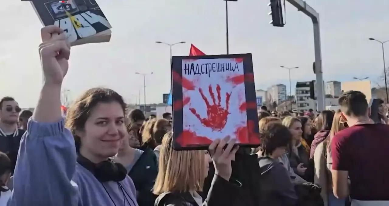 Антиправительственные протесты в Сербии набирают обороты, протестующие требуют отставки Вучича Антиправительственные протесты в Сербии набирают обороты, протестующие требуют отставки Вучича