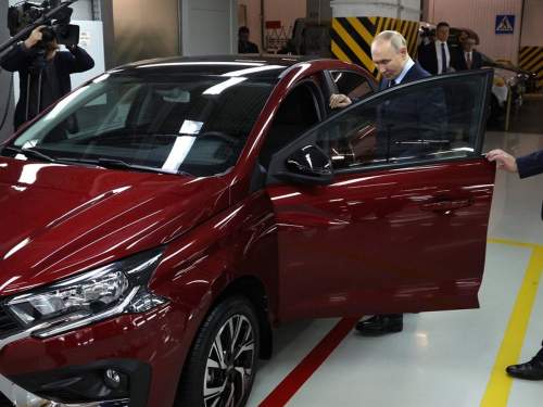 Путину показали новую Lada Iskra (ВИДЕО) Путину показали новую Lada Iskra (ВИДЕО)