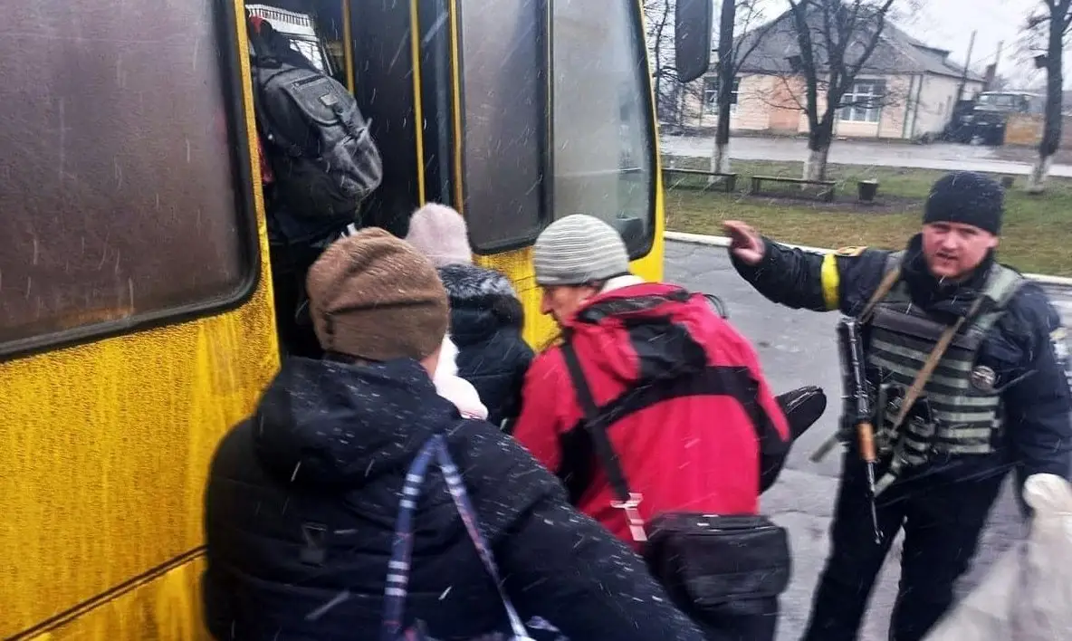 Фронт приближается: власти Днепропетровской области рекомендуют жителям начать самостоятельную эвакуацию Фронт приближается: власти Днепропетровской области рекомендуют жителям начать самостоятельную эвакуацию