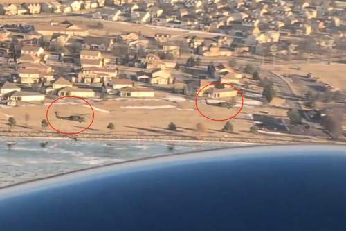 За сутки до крушения в Вашингтоне вертолёт мешал сесть другому самолету (ФОТО) За сутки до крушения в Вашингтоне вертолёт мешал сесть другому самолету (ФОТО)