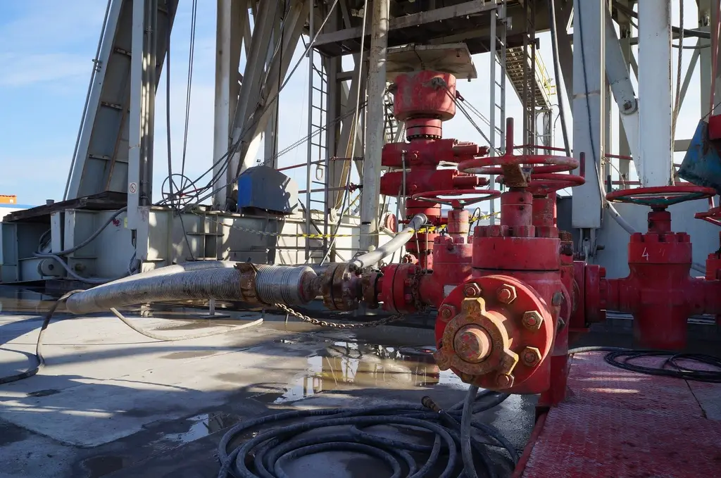 На перспективу: добыча нефти в России сокращается, пока растет производство газа