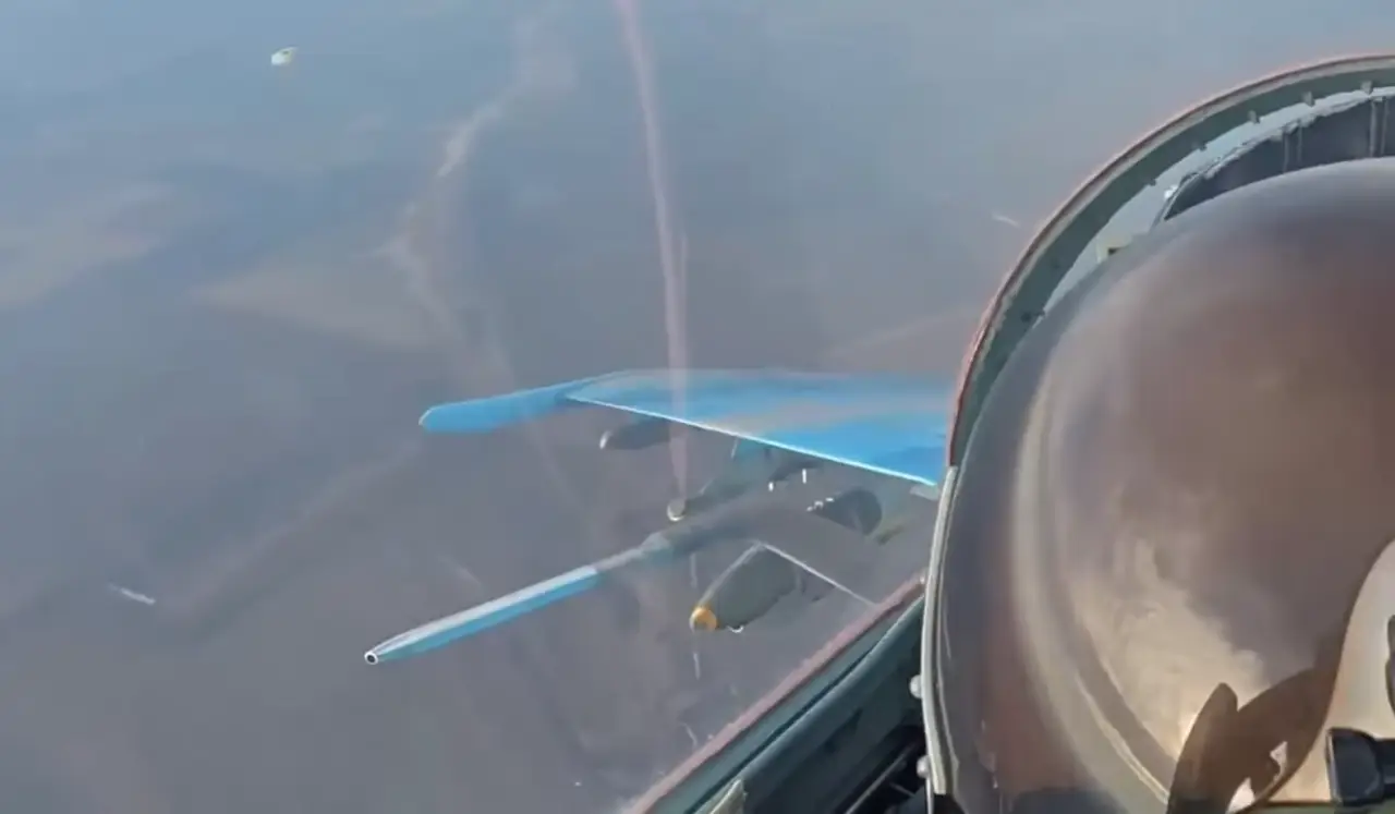 Появилось первое документальное подтверждение применения Су-27 ВВС Украины 1000-фунтовых американских авиабомб Mk83 Появилось первое документальное подтверждение применения Су-27 ВВС Украины 1000-фунтовых американских авиабомб Mk83
