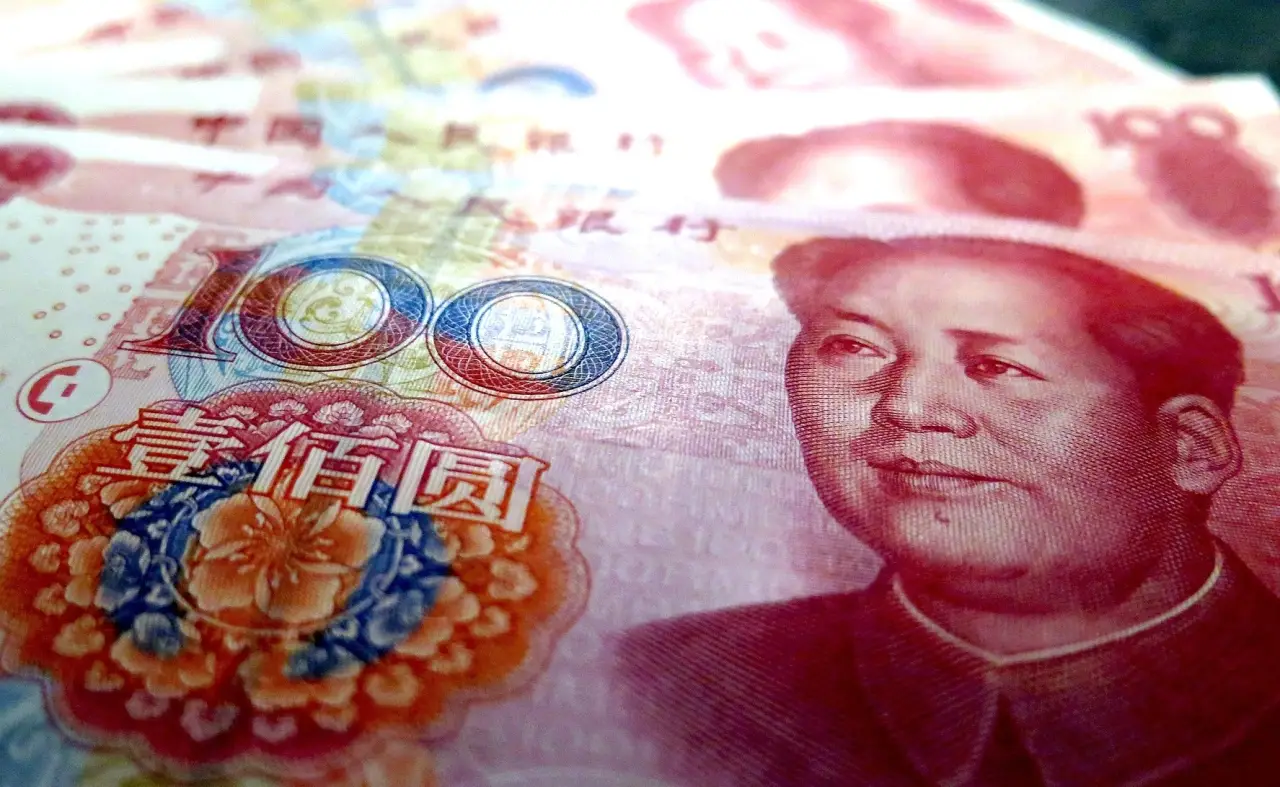 Bloomberg: Россия обходит санкции с помощью юаня