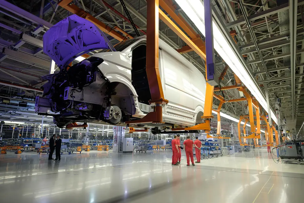 Bild: вводя пошлины против Канады и Мексики, Трамп наносит удар по немецкому автопрому