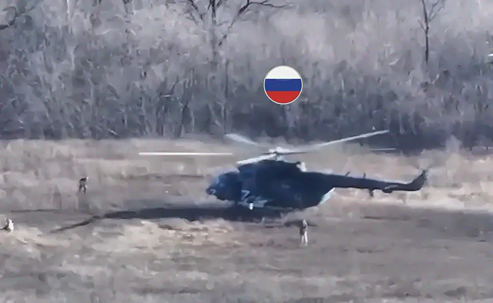 Противник заснял поражение российского Су-25 и опасную эвакуацию летчика Противник заснял поражение российского Су-25 и опасную эвакуацию летчика