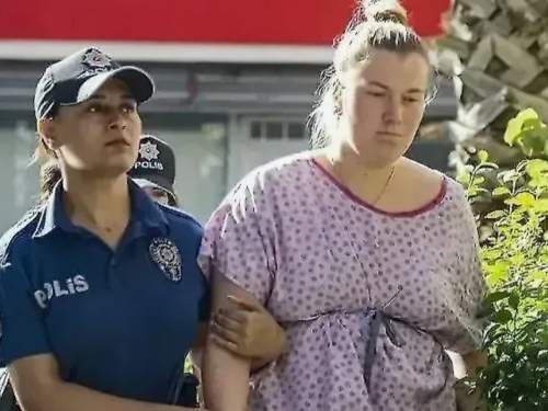 Стала известна судьба брошенного в туалете аэропорта Антальи младенца из России