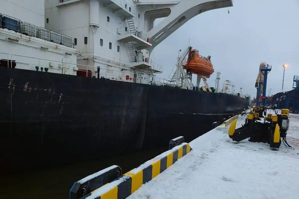 В порту Усть-Луги произошло ЧП на танкере, загруженном 130 тыс. тонн мазута В порту Усть-Луги произошло ЧП на танкере, загруженном 130 тыс. тонн мазута