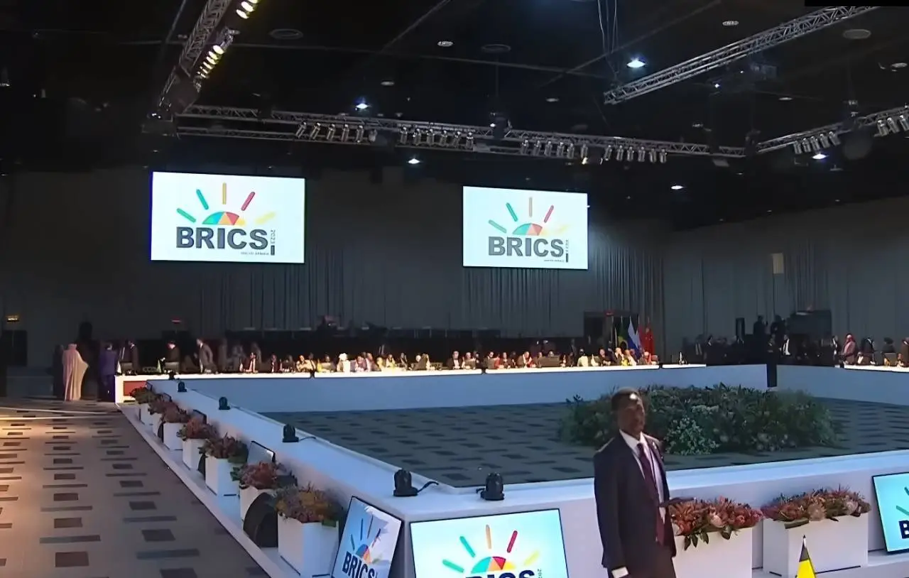 «Услуга» от Трампа: как США разваливают изнутри БРИКС+ и CRINK