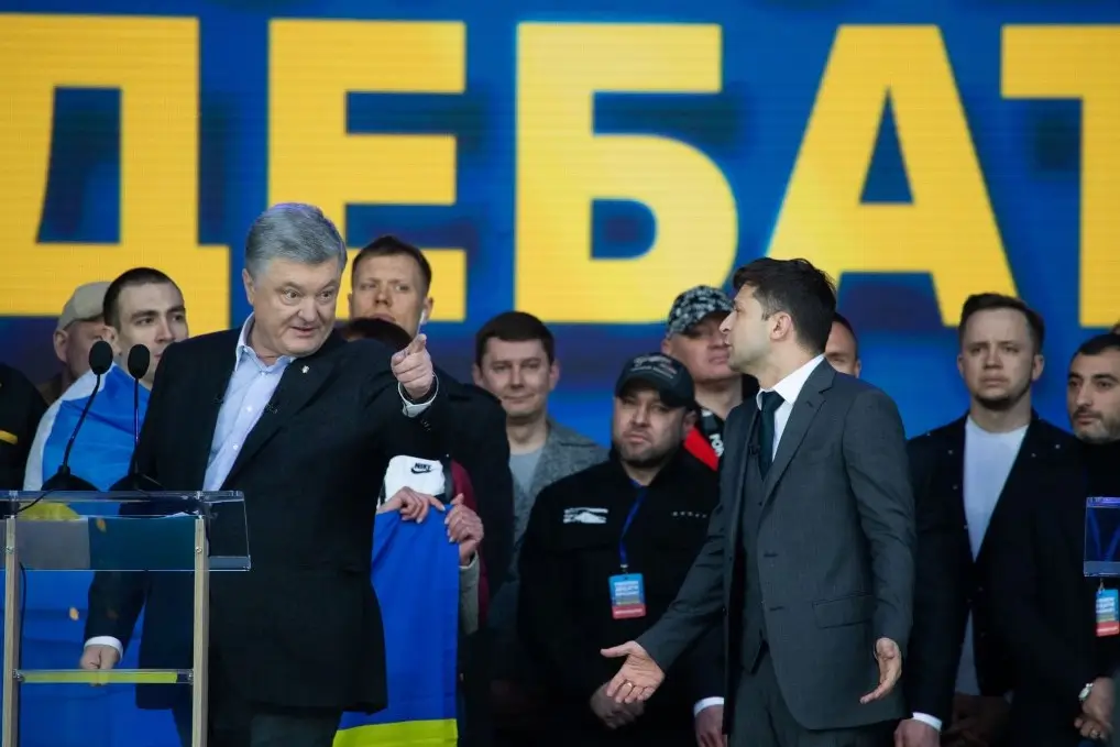Зеленский решил компенсировать потерю американской помощи деньгами Порошенко* Зеленский решил компенсировать потерю американской помощи деньгами Порошенко*